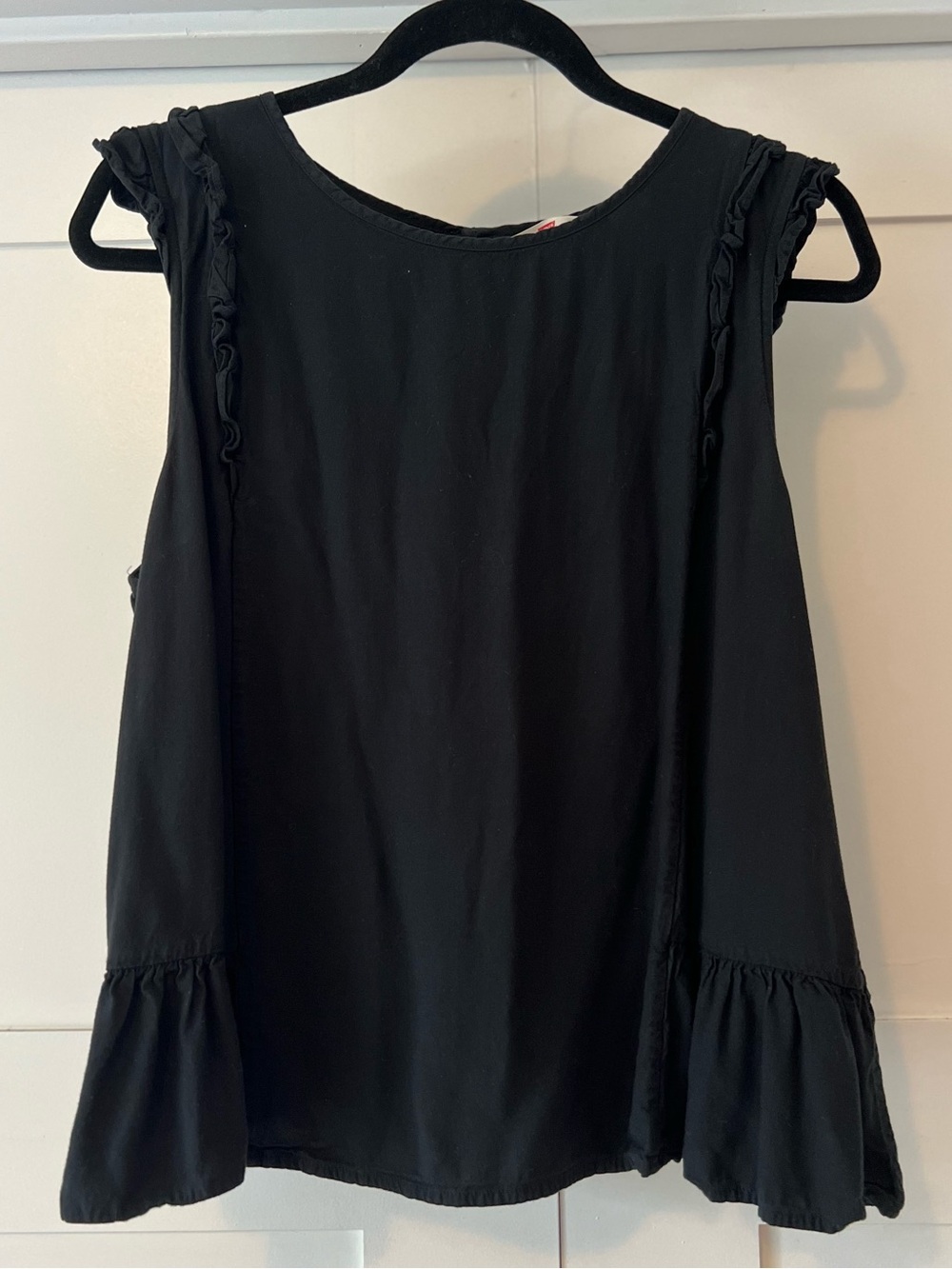 Women’s Levi’s Black Ruffle Trim Sleeveless Top Size XL